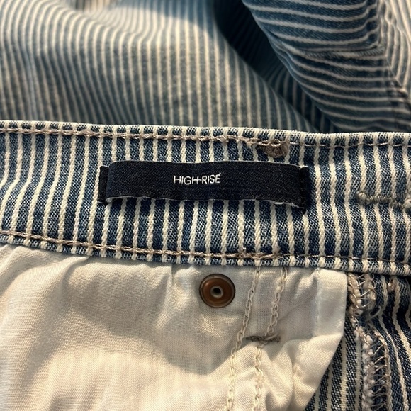 Calvin Klein Jeans size 6 railroad stripe high rise raw hem shorts.  Excellent - Picture 6 of 7